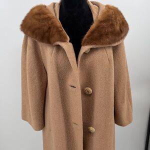 Vintage coat by Berroco Friezana by Waucantuck Tan Wool Coat with Fur Collar
